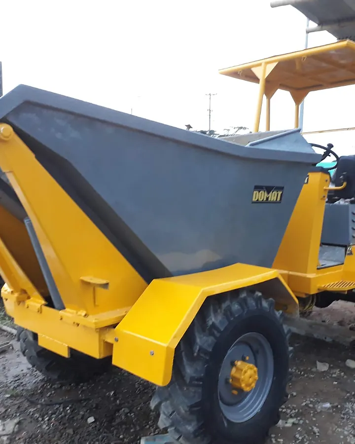 Minidúmper de obra en el centro de producción